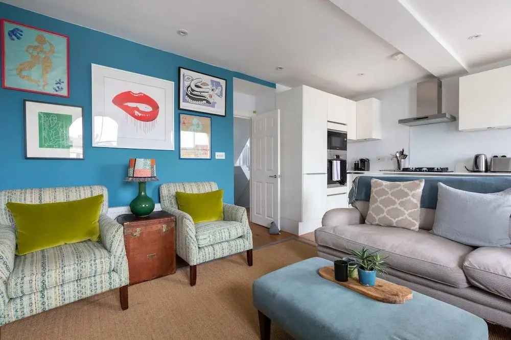 Spacious 3 Bedroom in Notting Hill With Balcony