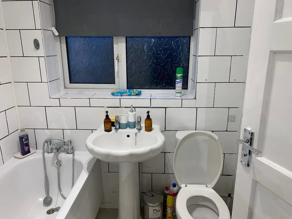 House Sleeps 6 With Garden, Parking
