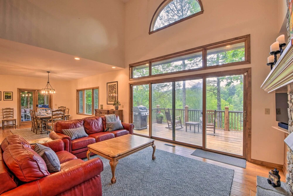 Quiet Riverfront Escape With Deck & Fly Fishing!