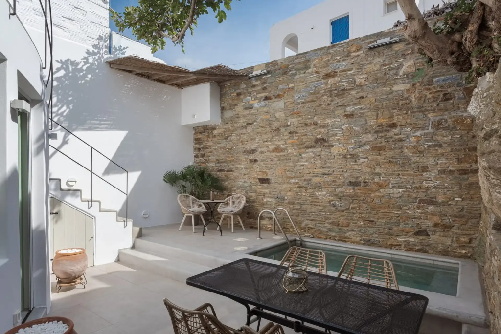 Porto Sereno Andros Suites