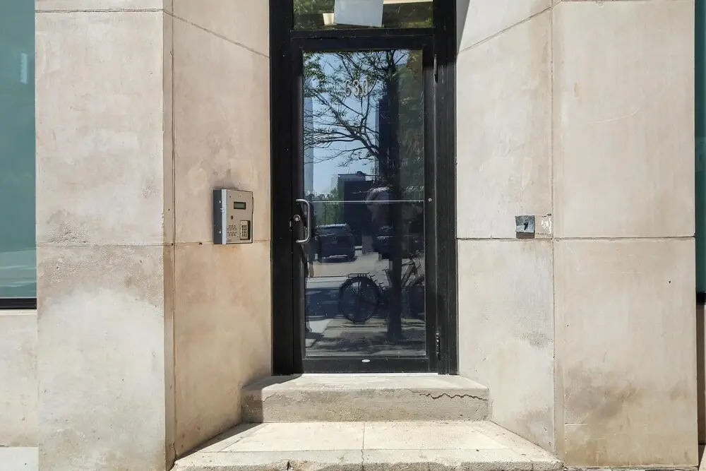 Luxe 1BR Apt - Lake 204 rep