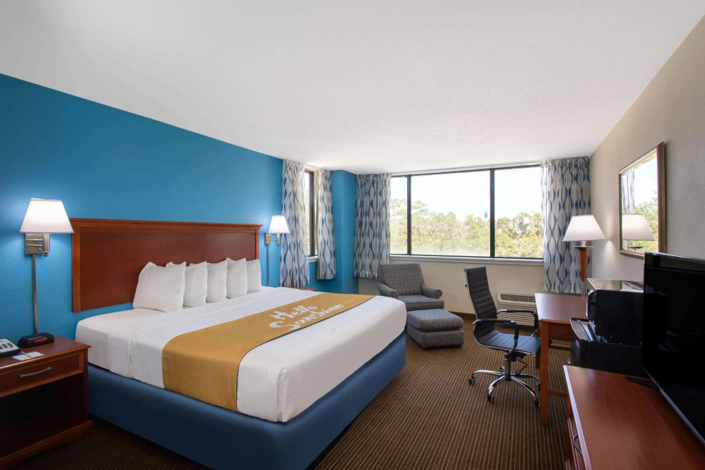 Days Inn & Suites by Wyndham Tallahassee Conf Center I-10