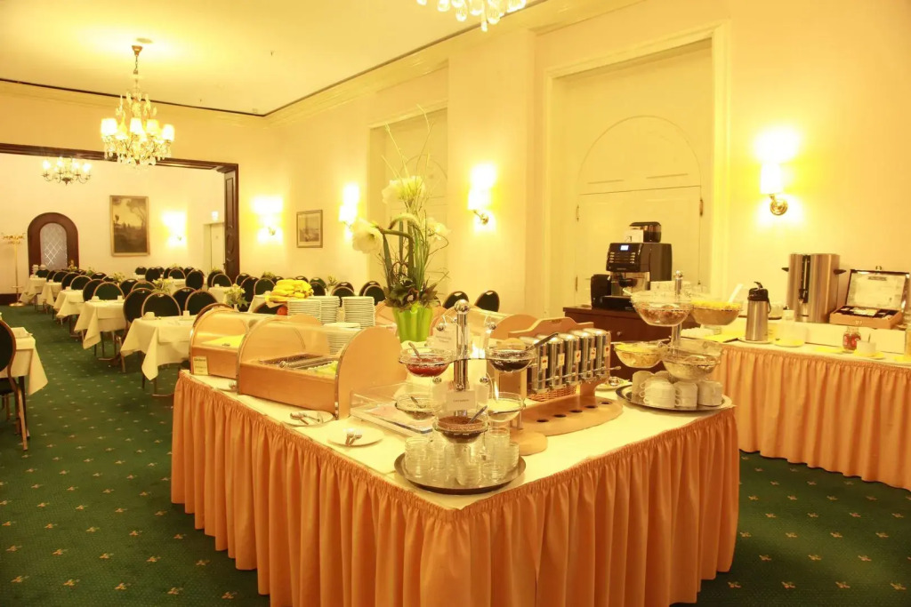 Hotel Monopol - Central Station