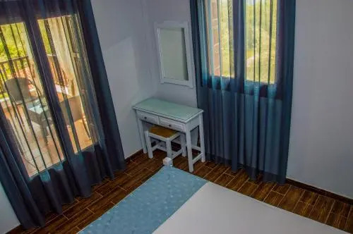 Paradise Studios & Apartments
