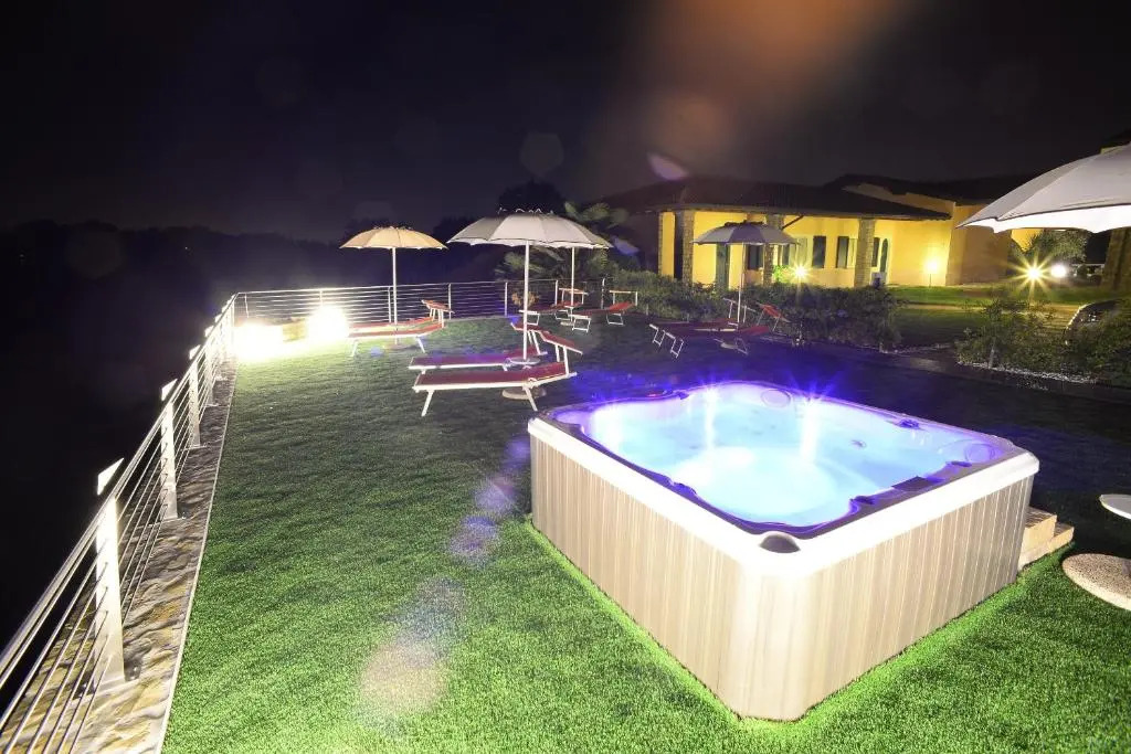 Garda Hill Boutique Apartments with Panoramic Pools e Agriturismo