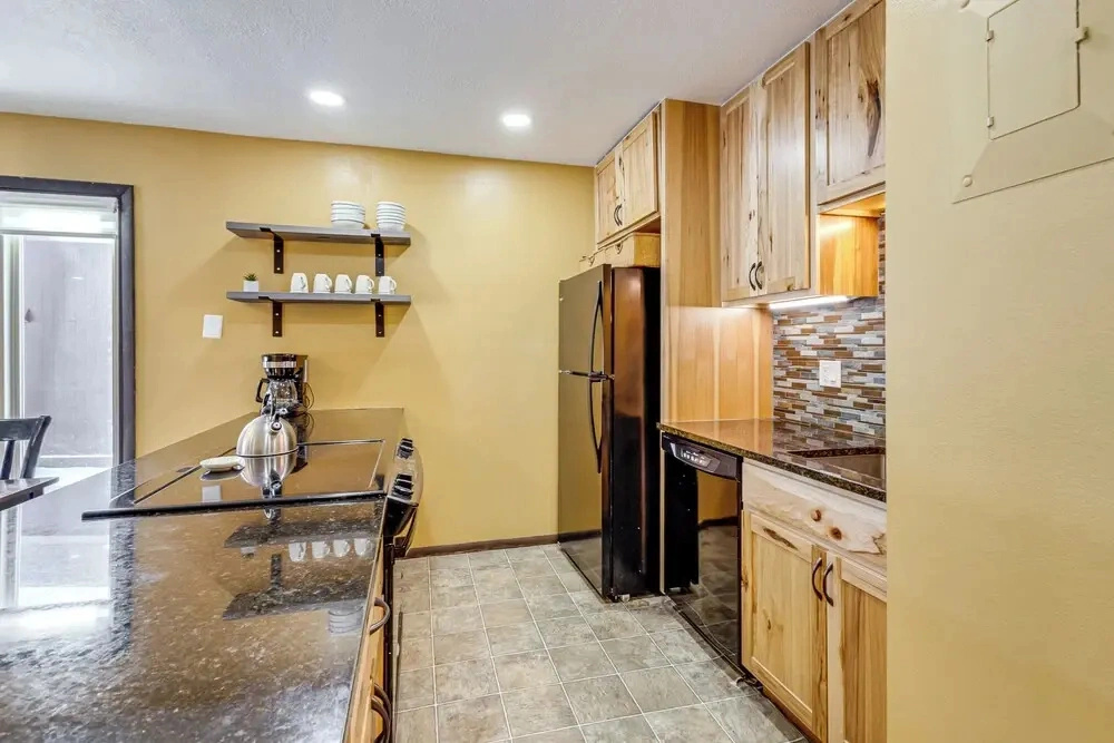 Cozy Condo: Steps to Free Winter Park Shuttle