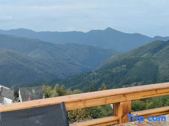 Xiuning wood pear hong home stay in the cloud