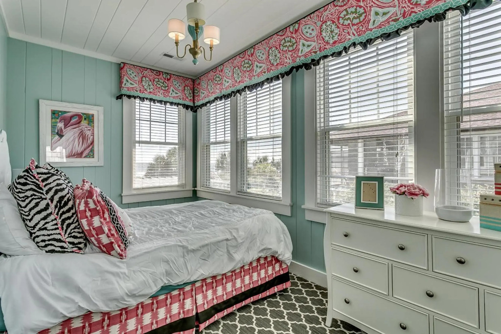 -Under The Sea (8 Bdrm / 7 Bath, Sleeps 22)