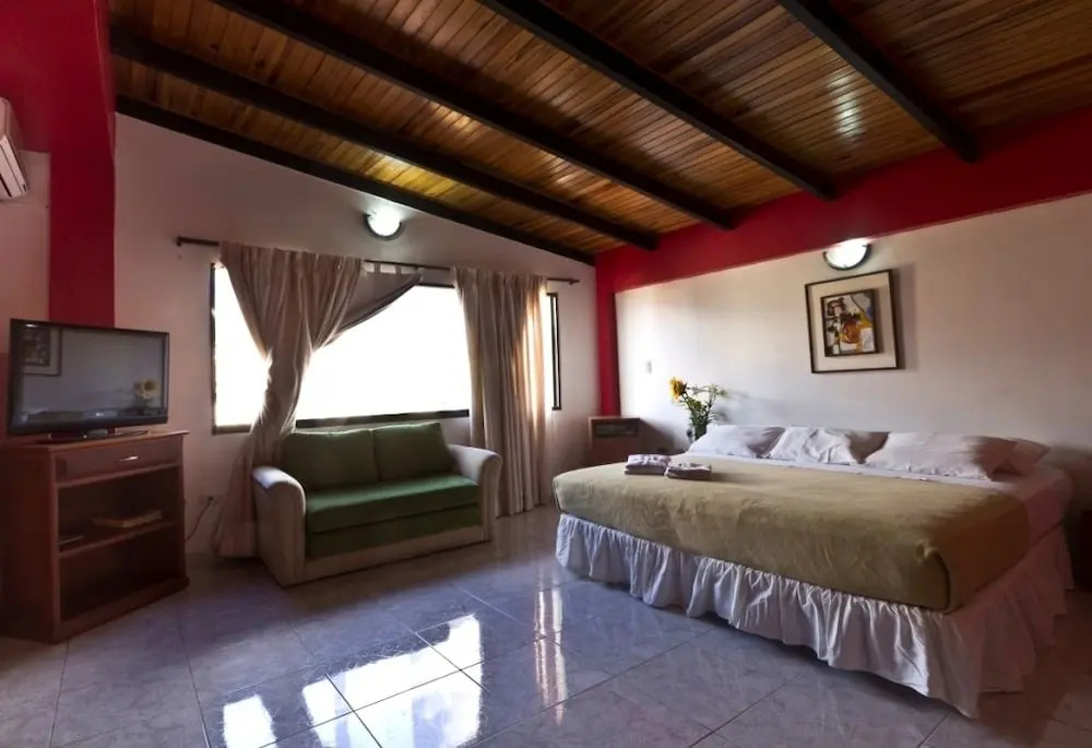 Mon Cricket Hotel