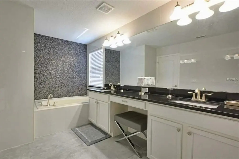 Amazing Home With Pool 8950
