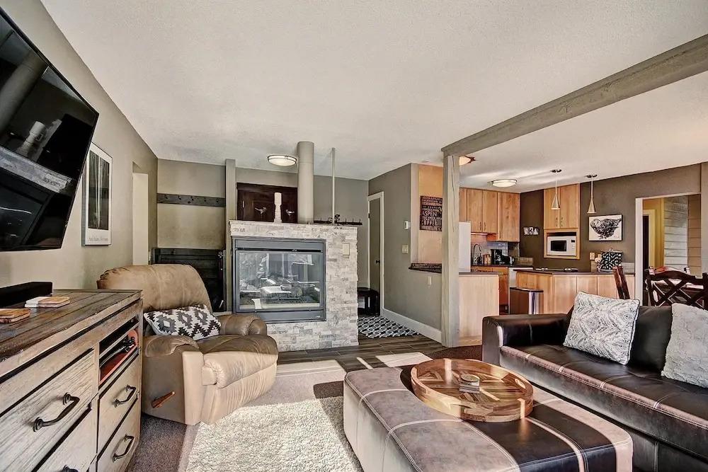 Beautiful Mountain Condo A Minute to Lift - AN210 by RedAwning