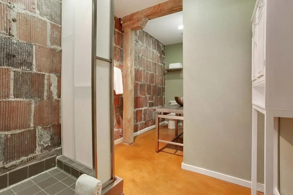 Luxury 2br/2ba Rooftop Apt in CBD by Domio