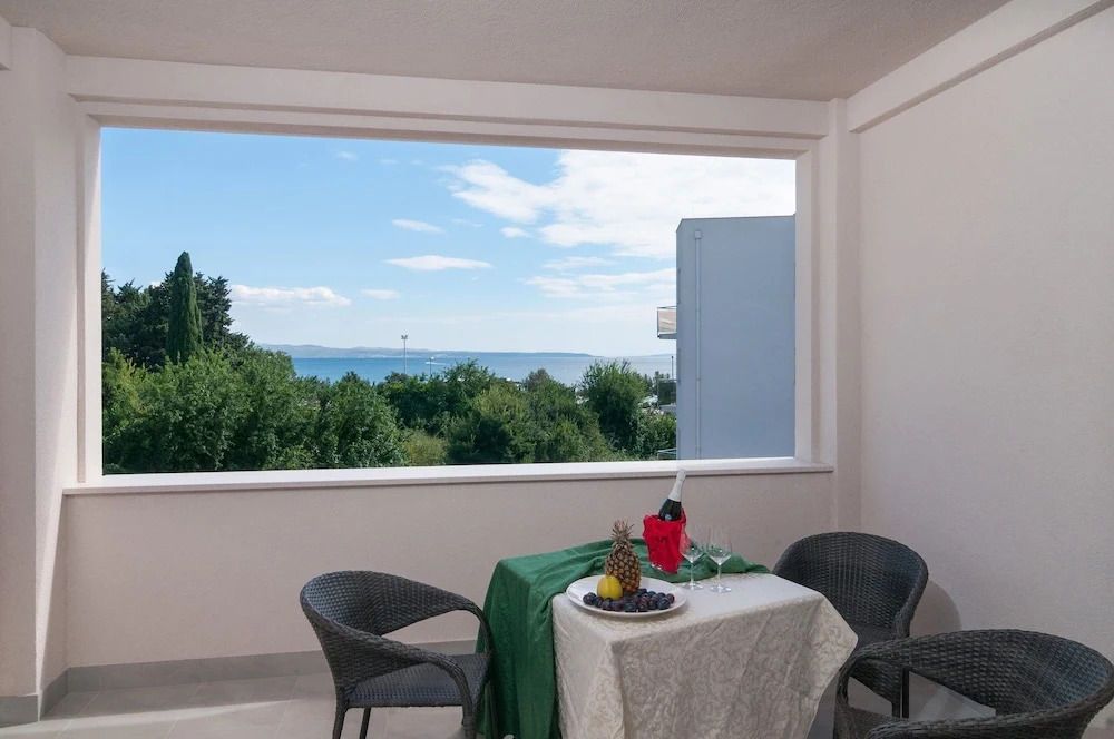 Luxury Rooms Near the Beach