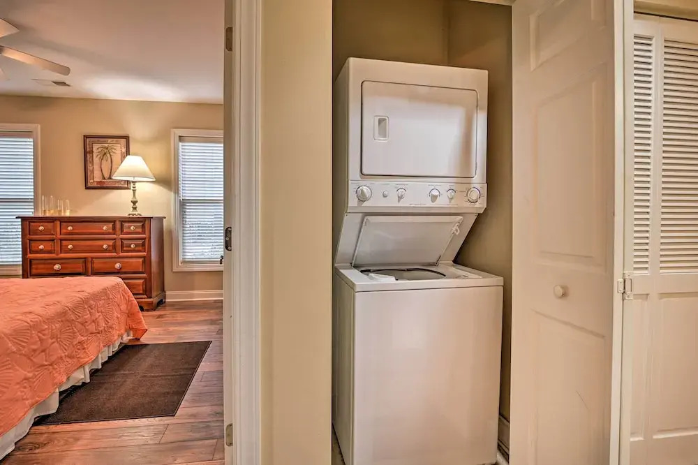 6 Mi to Boardwalk: Condo w/ Pool in Myrtle Beach