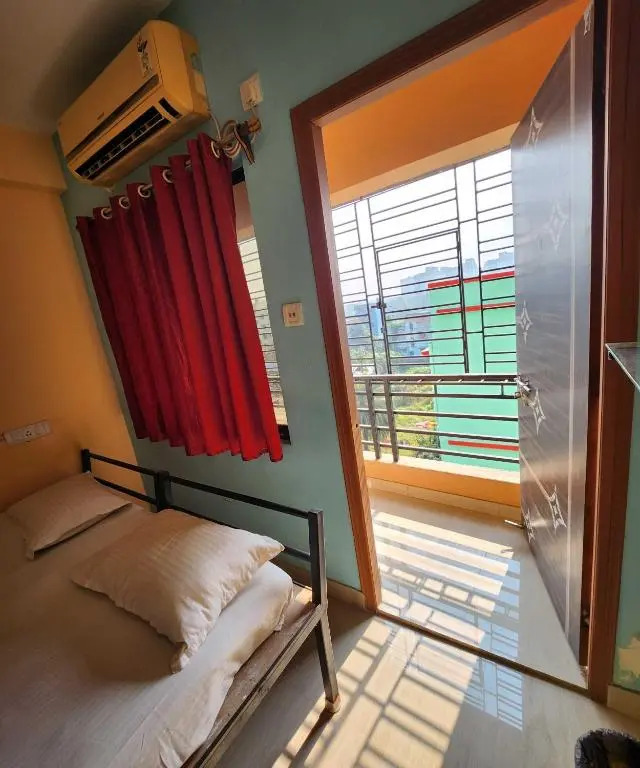 OYO R Guest House Near Netaji Subhash Chandra Bose International Airport