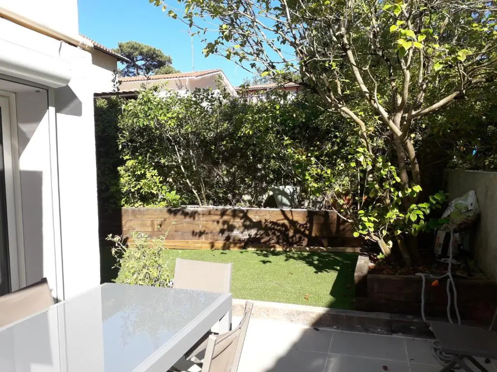Appartement 6 Pers avec 2 Chambres cour et jardinet privatifs