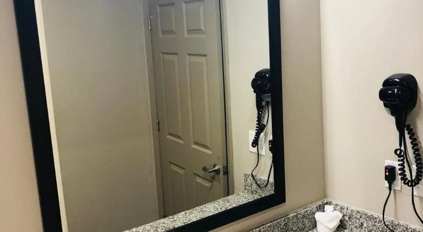 Catoosa Inn & Suites