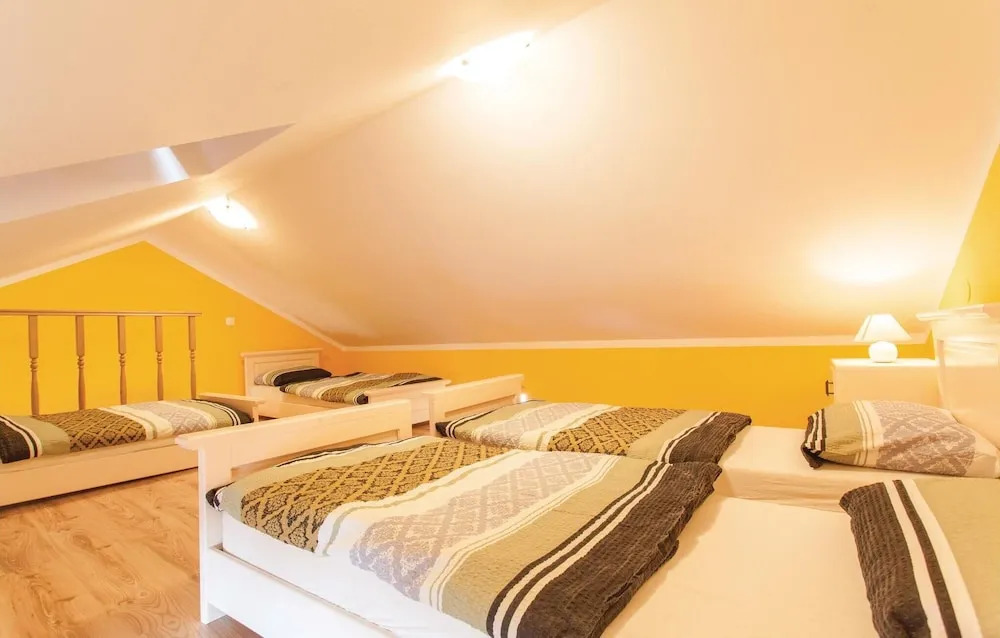Beautiful Apartment in Omisalj With 1 Bedrooms