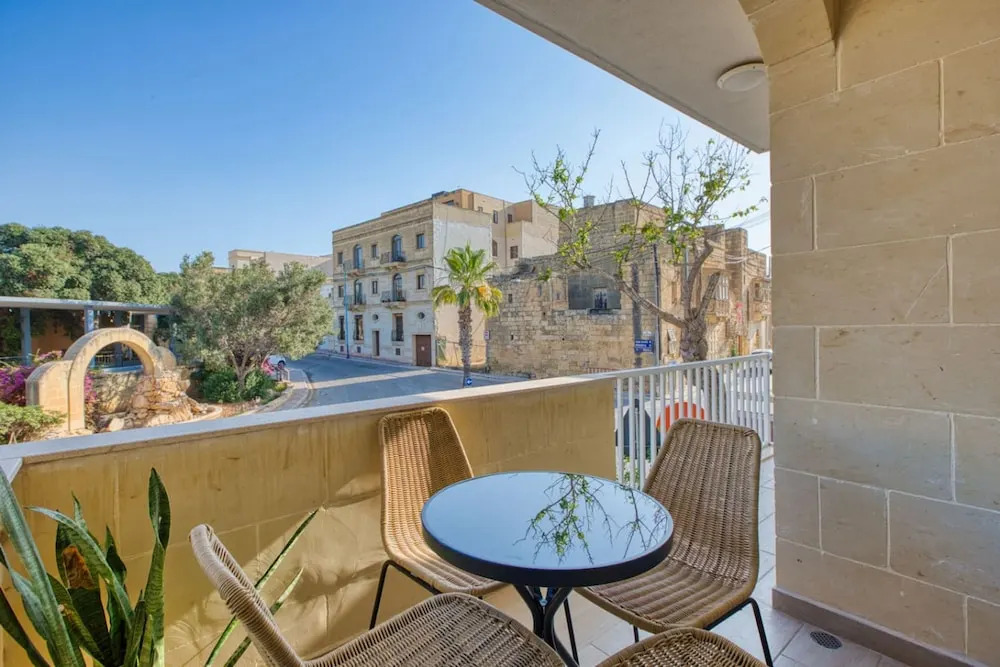 Qala Tranquil Escape - Stylish With Terrace AC