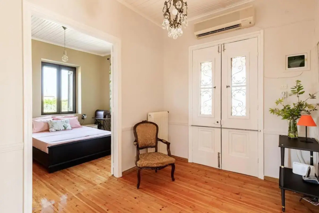 Mansion of 120 m2, with high ceilings and big yard