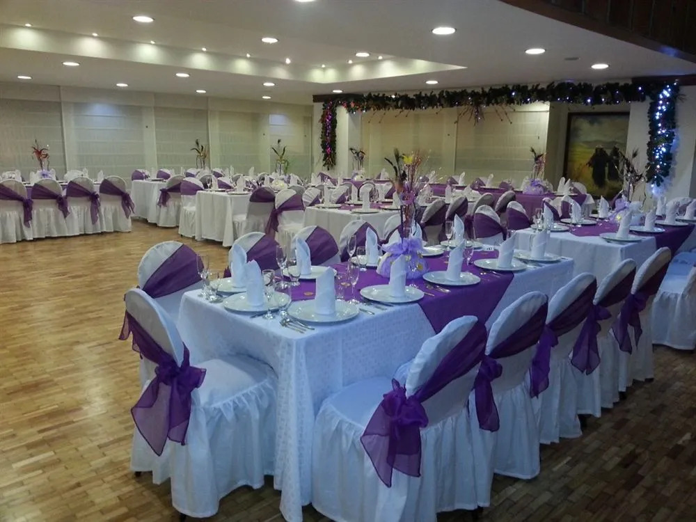 Hotel Hunza Y Centro De Convenciones