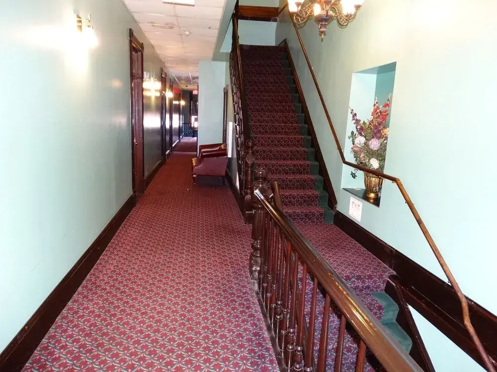 Historic Iron Horse Inn - Deadwood