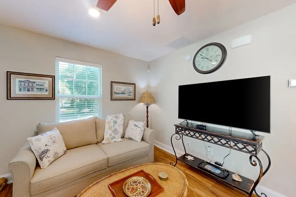 Charming Apartment With Beautiful Marsh Views and Shared Patio