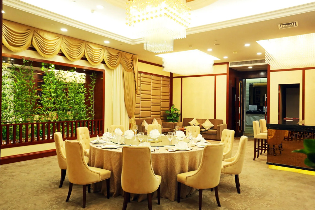 Shenzhen Baoan PLUS Gems Cube Hotel