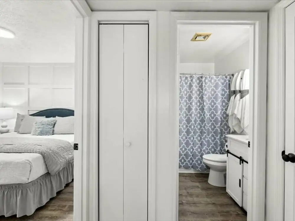 NEW Renovated Fabulous 2 bed 2 Bath Pool View