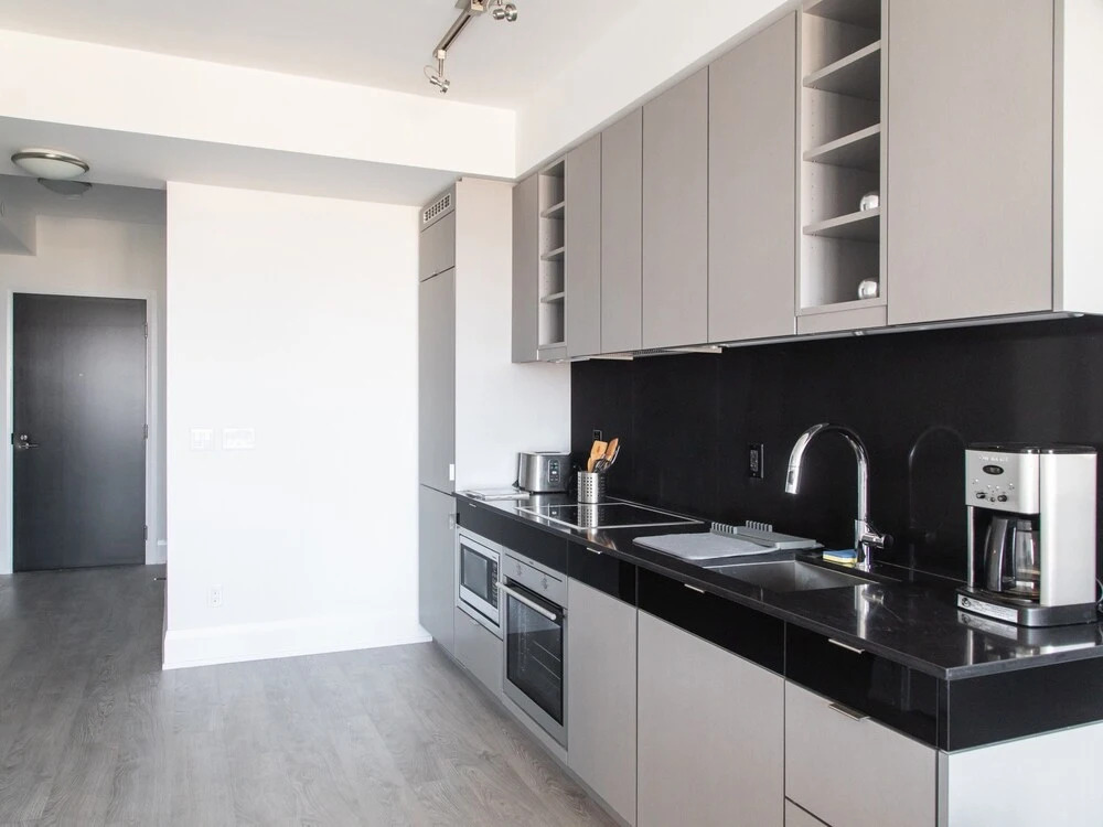 Modern 2 Bedroom Yonge and Eglinton Condo