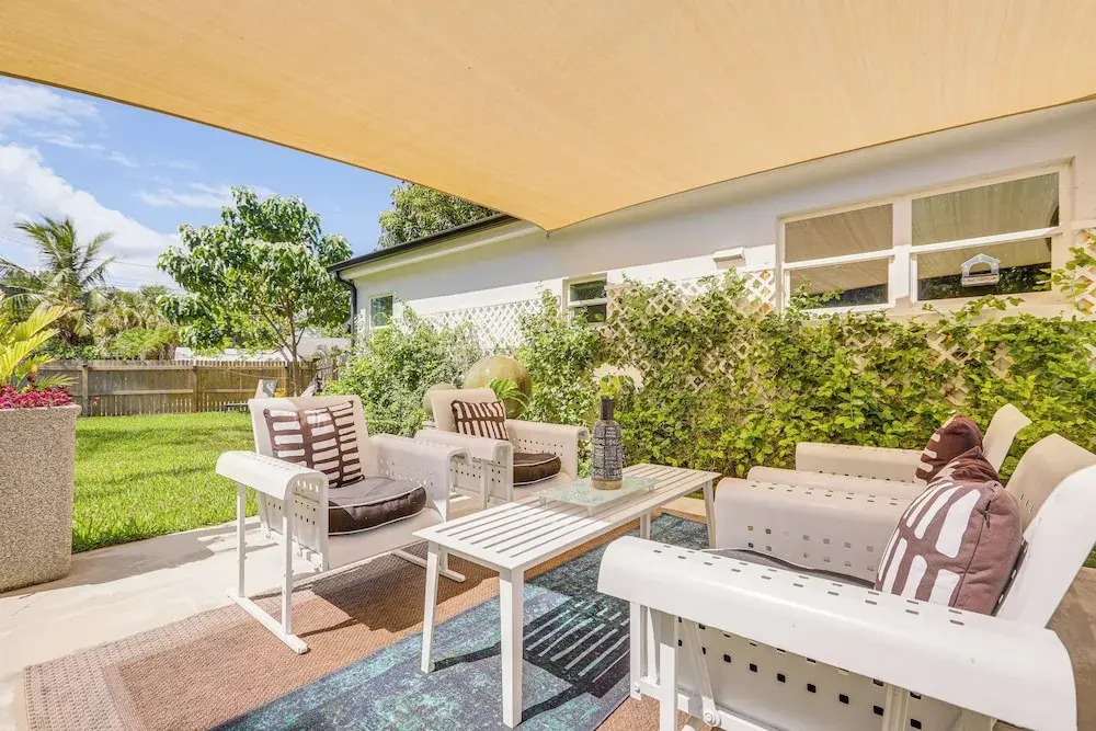 Pet-friendly Home ~ 6 Mi to Jensen Beach Park!