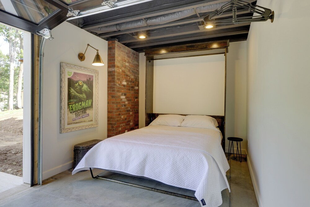 Unique Studio on Obanyon Creek in Dtwn Loveland!