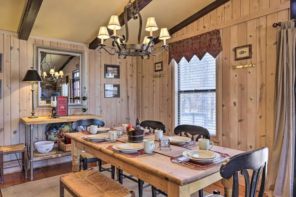 Cozy Caymus Cabin ~ 3 Miles to Callaway Gardens!