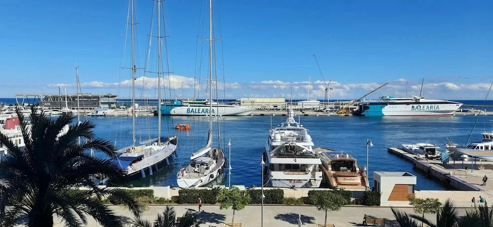 03 Ap1102 in Denia With 1 Bedrooms and 1 Bathrooms