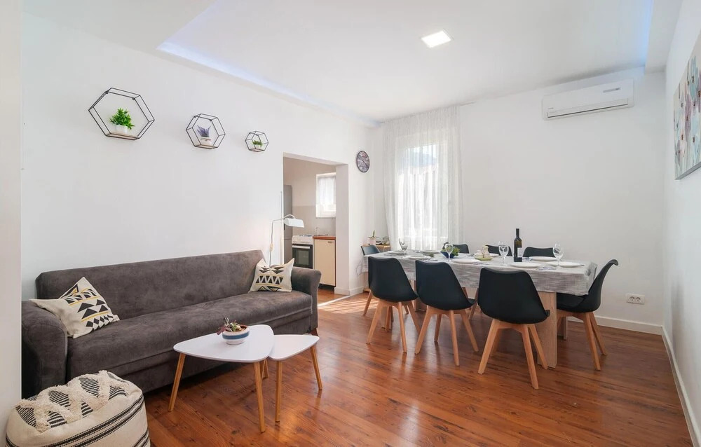 Awesome Apartment in Kastel Sucurac With Wifi and 4 Bedrooms