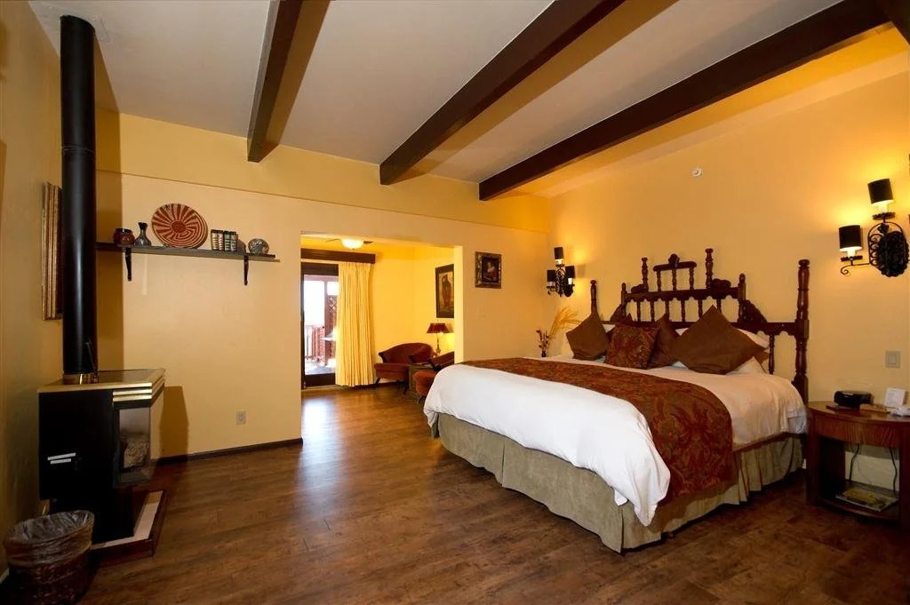 The Joy Sedona - Bed & Breakfast and Luxury Creekside Cabins