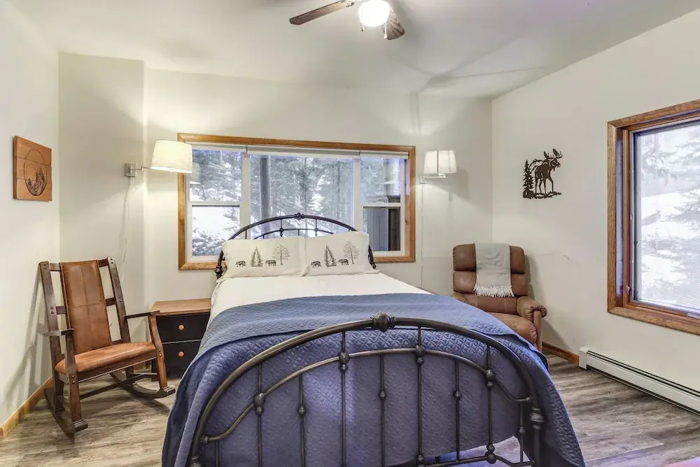 Scenic Creekside Retreat! Rocky Mountain Cabin