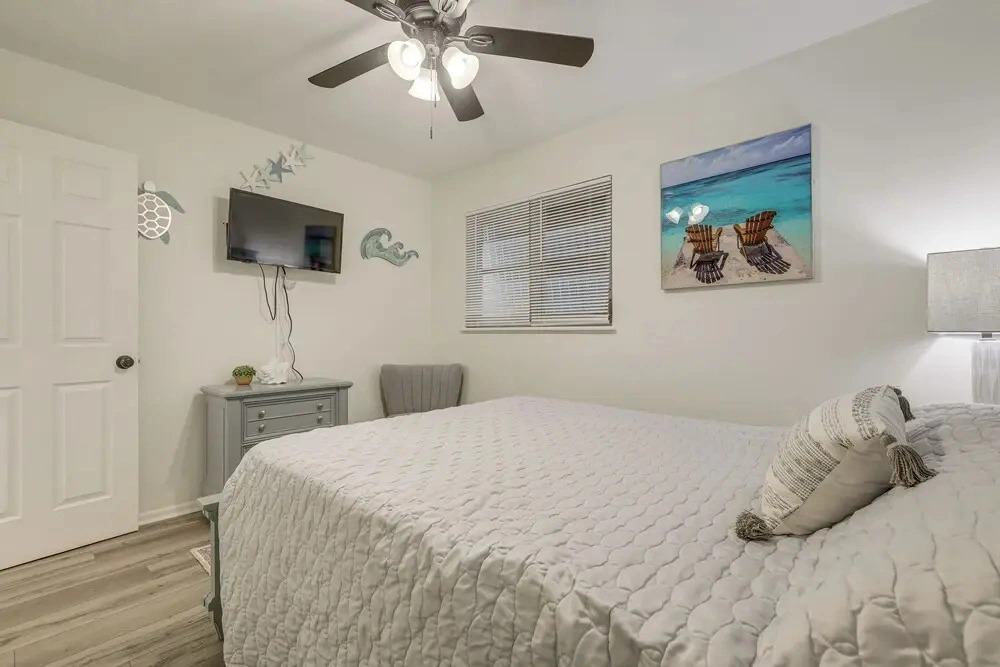Walk to Shops & Dining: Downtown Stuart Home