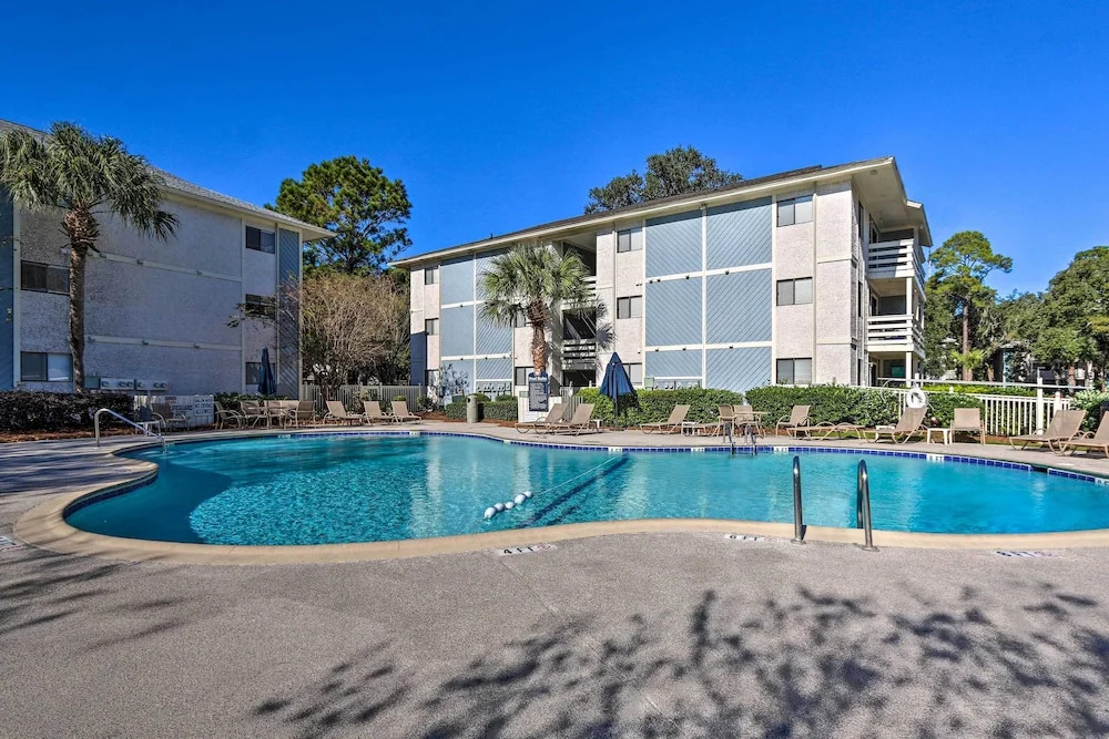Hilton Head Condo: Pool, Hot Tub & Tennis Access!
