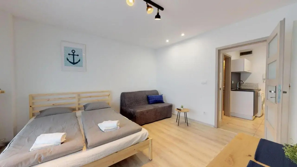 Nautical Studio - Steps from Main Bus Station