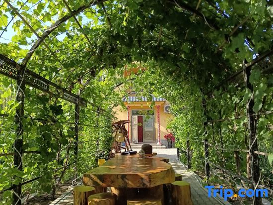 Yining Xiexie Homestay