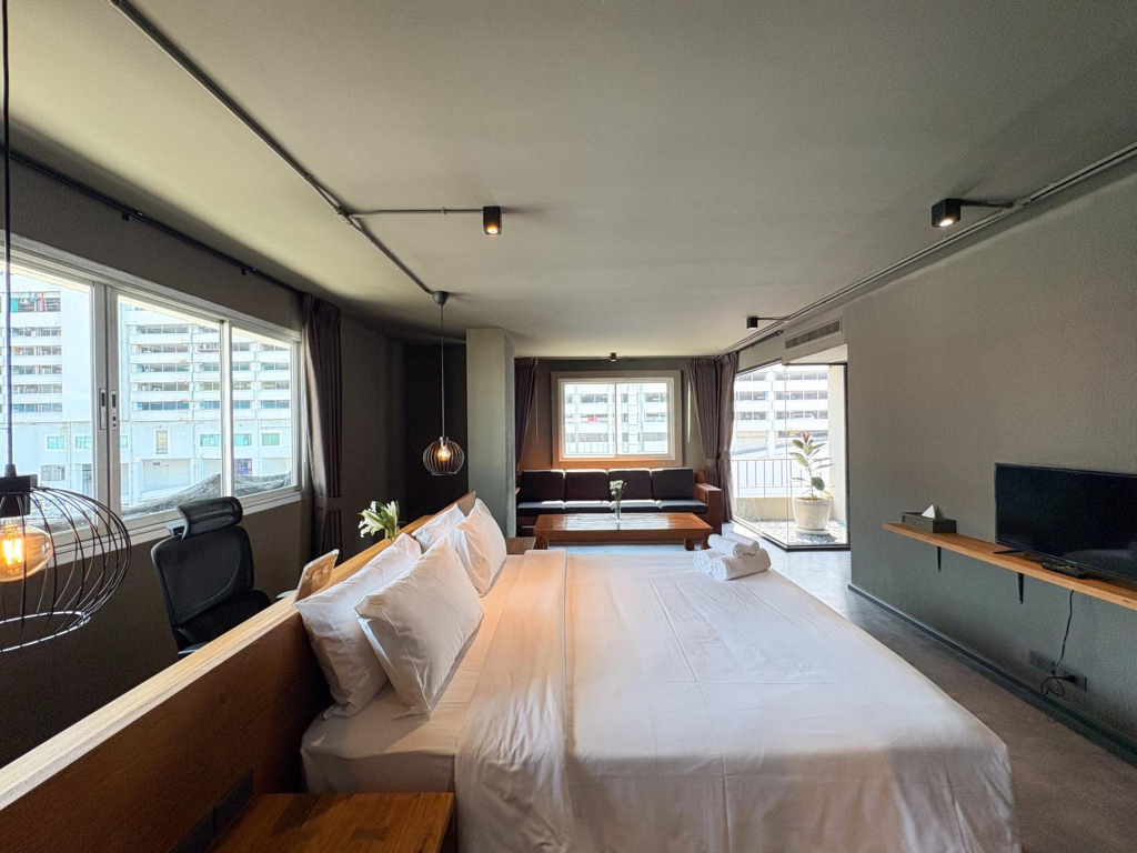 Centric Place Hotel