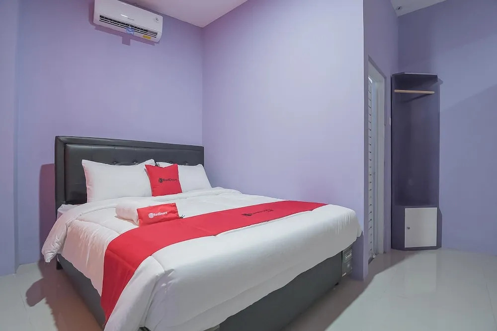 RedDoorz @ Gatot Subroto Street Bandung 2