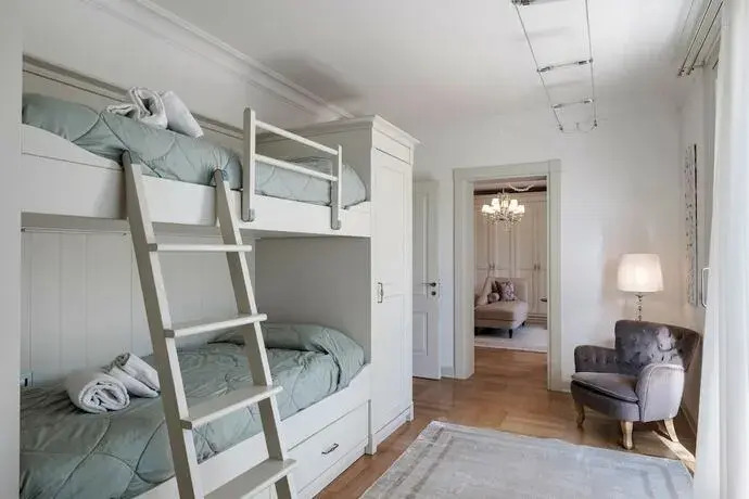 Luxury Lakefront Onassis 1 by Apt24