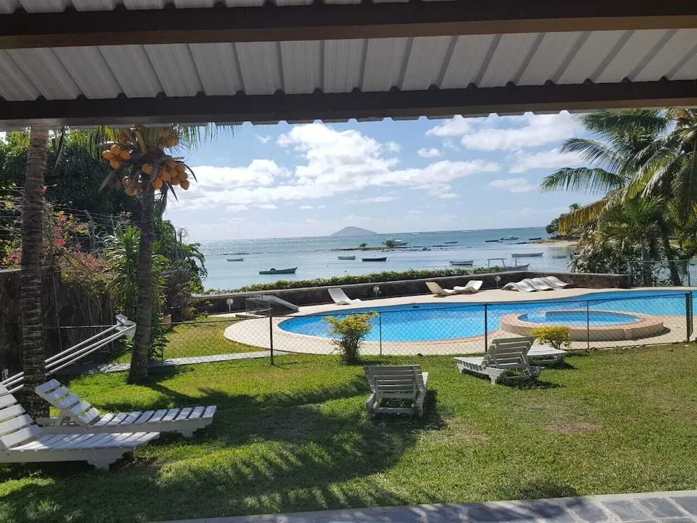 Bungalow for 6 People by the sea With Swimming Pool - by Feelluxuryholidays