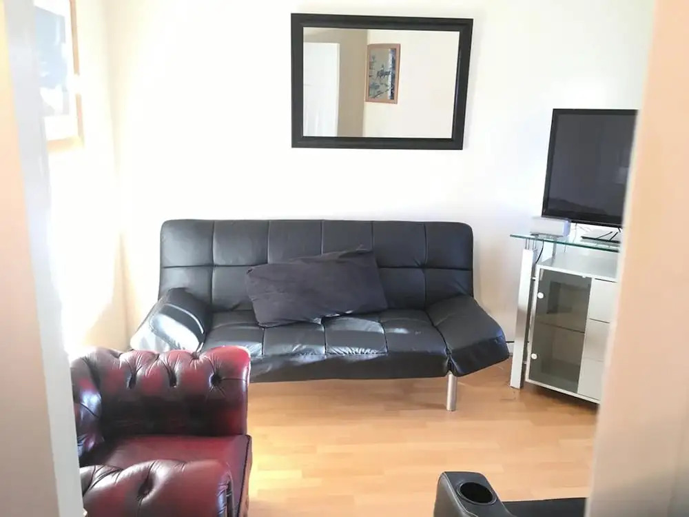 My-Places Large 4 Bed Town House (14A)