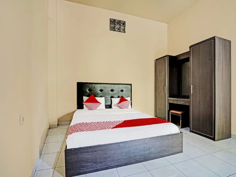 OYO Life 91873 Nugraha Kost