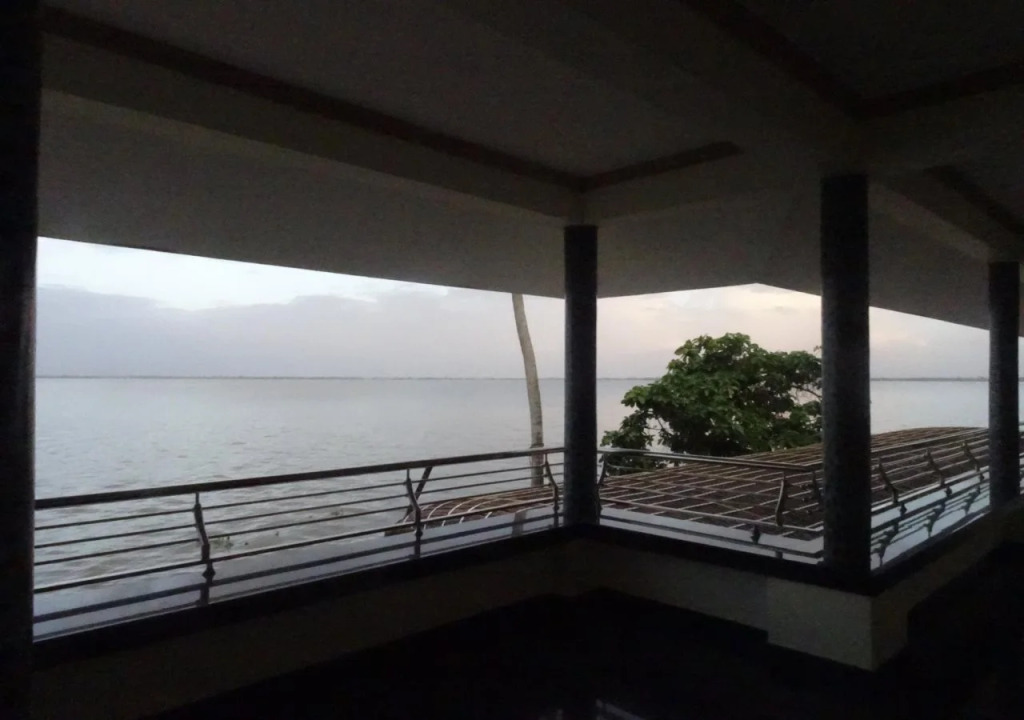 The Lake Paradise Boutique Resort