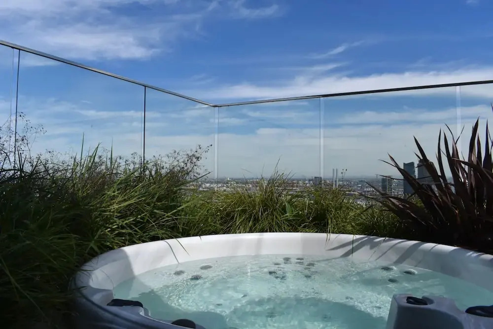 Modern 1 Bedroom Apartment With Rooftop Terrace And Spa