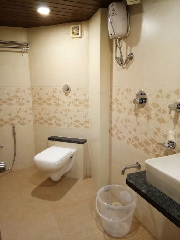 OYO 13857 Hotel Imperial